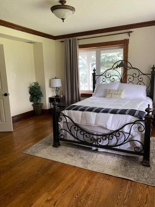 Midhurst Farmhouse Guest Suite, Pool, Hot Tub, Horses מראה חיצוני תמונה